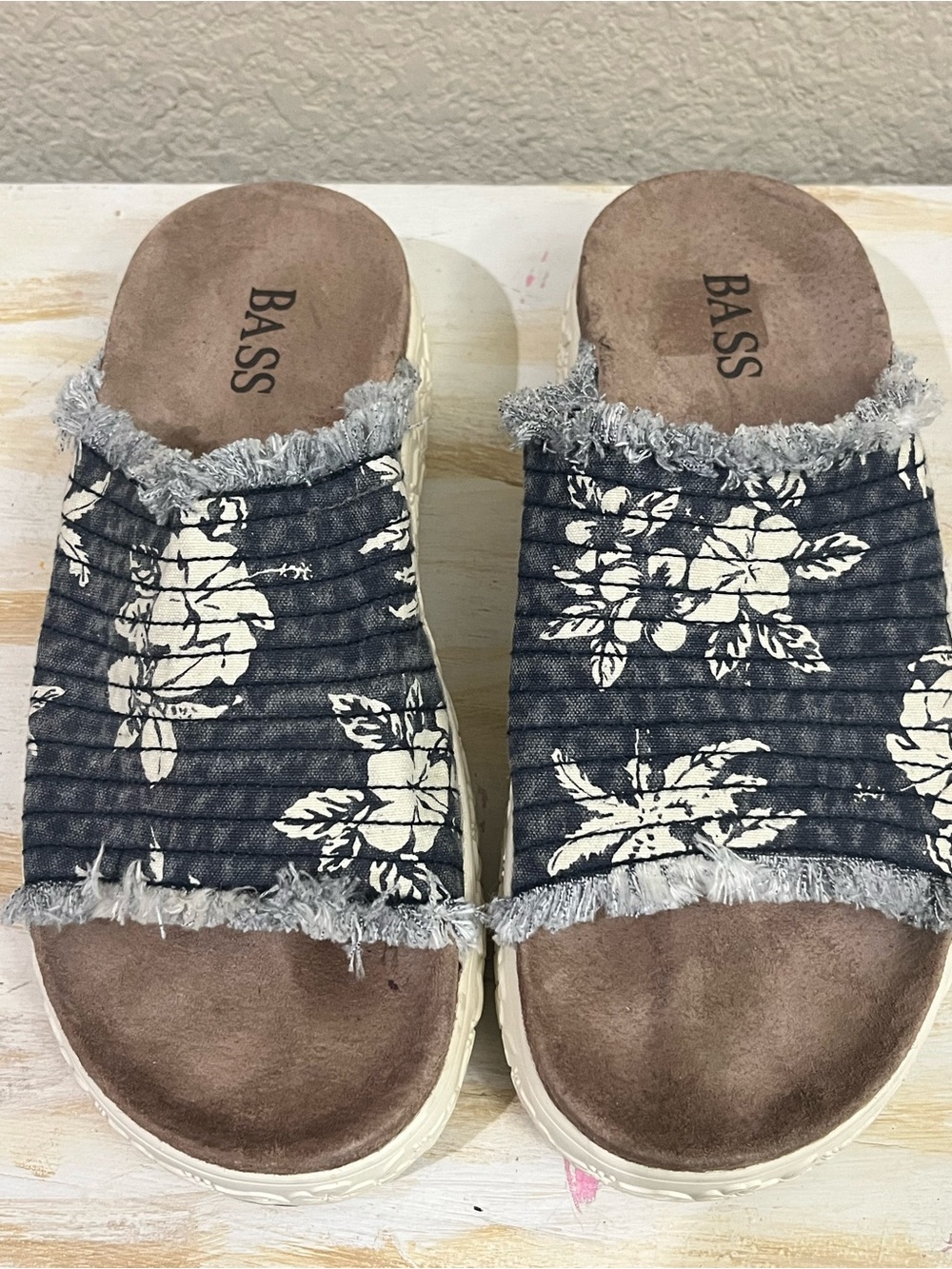G.&H. BASS and Co. Navy Floral Slide Sandals
